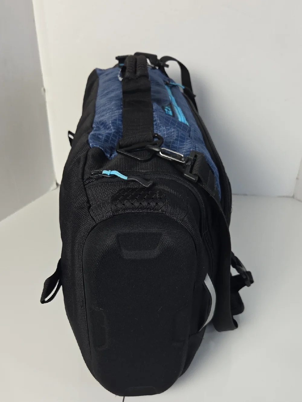 Oakley Link 35L Black and Blue Men's Duffel with Teal Logo